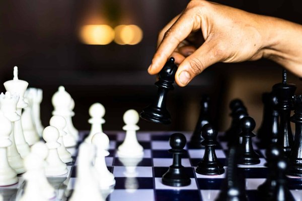 Comment les jeux de rôle peuvent-ils aider à améliorer la stratégie des joueurs d'échecs ?